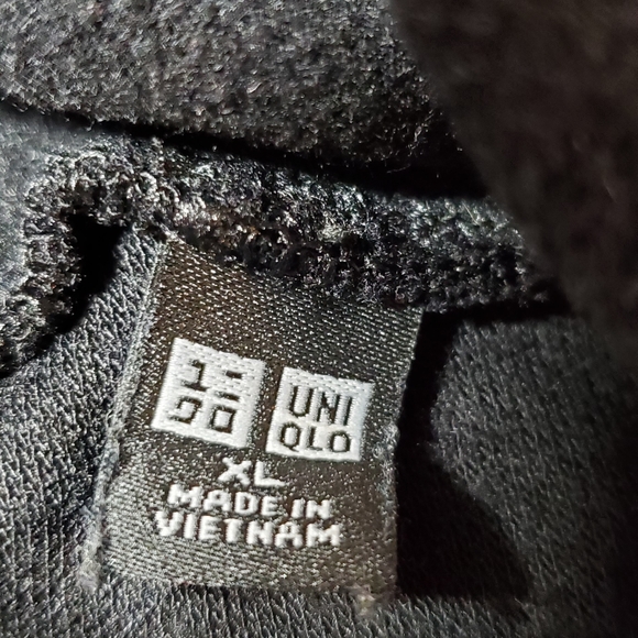 Uniqlo Lightweight Black Fleece Turtleneck Long Sleeve Sweater - Picture 5 of 7